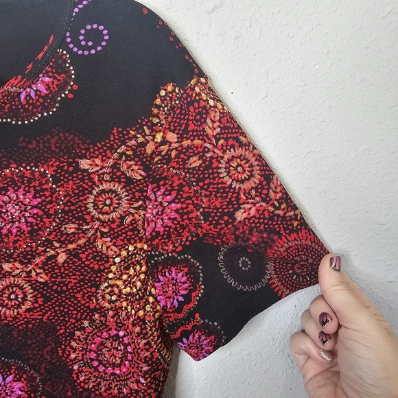 Black Red Top Womens *L/XL Lined Short Sleeve Stretchy Blouse Circle Flower READ - Picture 4 of 9